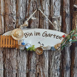 Holzschild Bin im Garten mit Strohhut HSOV 004