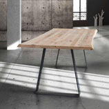 Tavolo in legno massello con gambe in metallo colore nero, spessore 4 cm.