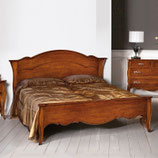 Letto Matrimoniale In Legno Con Testata Sagomata Per Arredi In Stile Classico