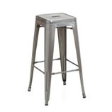 SG GIGINO Sgabello impilabile con struttura in metallo galvanizzato.
