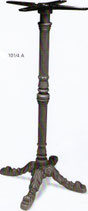 101/4B Base dallo stile liberty prodotta interamente in fusione di ghisa  nero bucciato