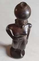 Statuette sculpture art femme Africain sculpture sur bois dure ciré marron foncé  .réf.PL