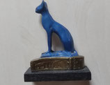objet bibelot ancien chat pharaon alliage doré peint bleu sur socle bois  .réf.D2