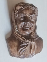 Statuette femme aspect bois fait main France et peint marron foncé hauteur 10.5cm .réf.D2