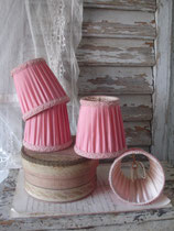 Shabby: Zauberhafter alter rosa Lampenschirm