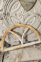 Sooo shabby: Altes halbrundes Stallfenster Eisen