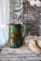 Shabby: Alter Barbotine Krug aus Frankreich