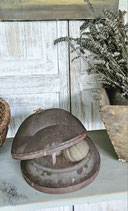Brocante: Uralte Metall Abdeckhaube Frankreich