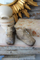 Soooo shabby: Antike Baby Knopfschuhe - Traumpatina