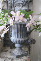 Shabby: Amphore Gusseisen mit Patina