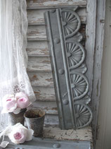 Shabby: Altes graues Fensterfries Zink Frankreich