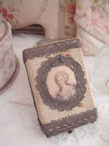 Rar: Antike kleine Stoffdose mit Portrait aus Frankreich