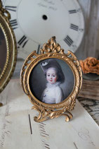 Süßer runder Metall Bilderrahmen für eine Miniatur Frankreich
