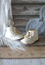 Süße antike viktorianische Baby Knopfschuhe mit Quasten