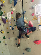 INDOOR KLETTERKURS - HALLENKLETTERN KINDER - KINDER EINSTEIGER KLETTERKURS