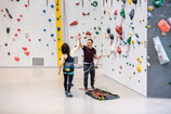 INDOOR KLETTERKURS - HALLENKLETTERN ERWACHSENE - FORTGESCHRITTENEN KLETTERKURS