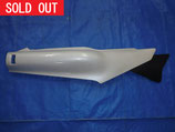 "SOLD OUT"YAMAHA TZR250 2XT? 純正 中古 シートカウル (右側)