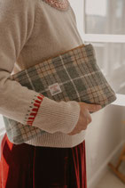Hazelnut House Kulturtasche aus Harris Tweed