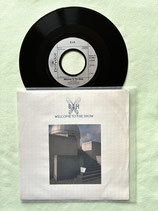 Barclay James Harvest (BJH), Welcome To The Show / r