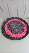Petit tapis gris et rose au crochet en coton recyclé