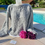 Pull cocooning gris pastel tricoté main en grosse laine pour femme