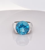 Aquamarinring aus 14 karat Weißgold