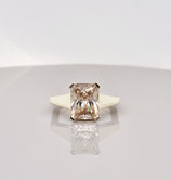 Zirkonring aus 14 karat Weißgold