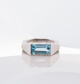 Aquamarinring aus 14 karat Weißgold