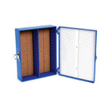Caja forma alta, de plástico ABS color azul para 100 laminillas de 7.6 x 5 cm, forro de corcho y cierre niquelado, Marca Heathrow Scientific HS15979A
