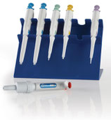 Gradilla para 6 Micropipetas, fabricada en plástico ABS Color Azul, Marca Heathrow Scientific HS20613E