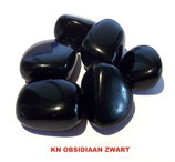 KNOBZW100 KNUFFELSTENEN OBSIDIAAN ZWART ZAKJE VAN 100 GRAM