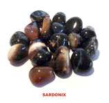 KNSARD100 KNUFFELSTENEN SARDONIX 100 GRAM