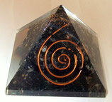 OP4TOZW ORGONITE PYRAMIDE 4.00 - 4.50 CM TOERMALIJN ZWART IN DOOSJE + LEGENDE