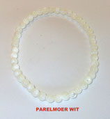 KS4PAWI KOGELARMBAND PARELMOER WIT SLOTJE