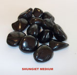 KNSHUM100 KNUFFELSTENEN SHUNGIET MEDIUM ZAKJE VAN 100 GRAM
