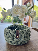 Häkelkorb "boho blossom" in eucalyptus