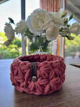 Häkelkorb "boho blossom" in karminrosa