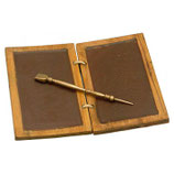 Schreibtafel aus Wachs und Holz mit Bronzestift