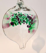 Glasblatt zum hängen, Klarglas mit grün und violett mundgeblasen, Höhe  ca. 12 Breite ca. 10 cm Tiefe ca 5-10 mm