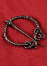 Ringfibel verschlungen