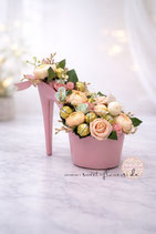 High Heel (Beispiel: Blumenfarbe rosa mit Rocher Pralinen)