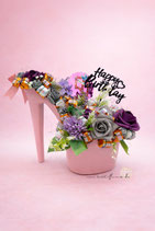 High Heel (Beispiel: Blumenfarbe lila/grau mit Küsschen Pralinen)
