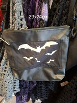 Tasche mit Fledermausschwarm