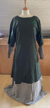 Überkleid dunkelgrün mit Efeu