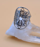 Ring mit zarten Blumenmuster