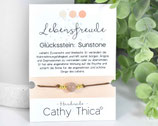 Glücksarmband mit 5 x Sunstone Edelstein 3 mm, Spruchkarte Lebensfreude und Bandfarbe nach Wahl