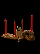 Bougeoir en bois flotté, 4 bougies rouges et 1 plante verte pour centre de table