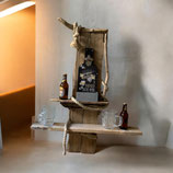 Etagère murale en bois flotté, décorée d'une grosse corde de chanvre et d'un décapsuleur