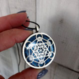 Orgonit Anhänger mit silbernem Metatron und blauem Hintergrund (A25)| Edelstein Heilstein Schmuck
