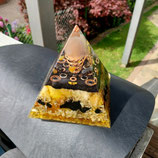 Orgonit Energie-Pyramide in gelb mit Selenitkugel (A13) | Edelstein Heilstein Deko